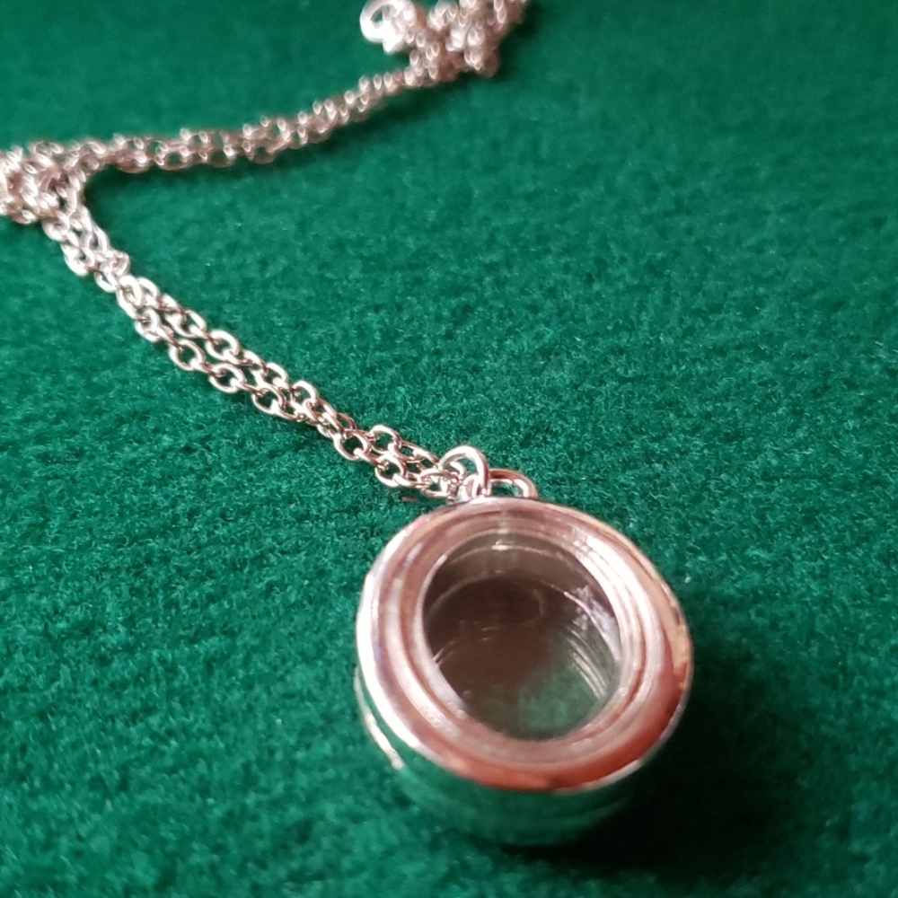 Women's fashion oval magnetic necklace - Picture 2 of 5